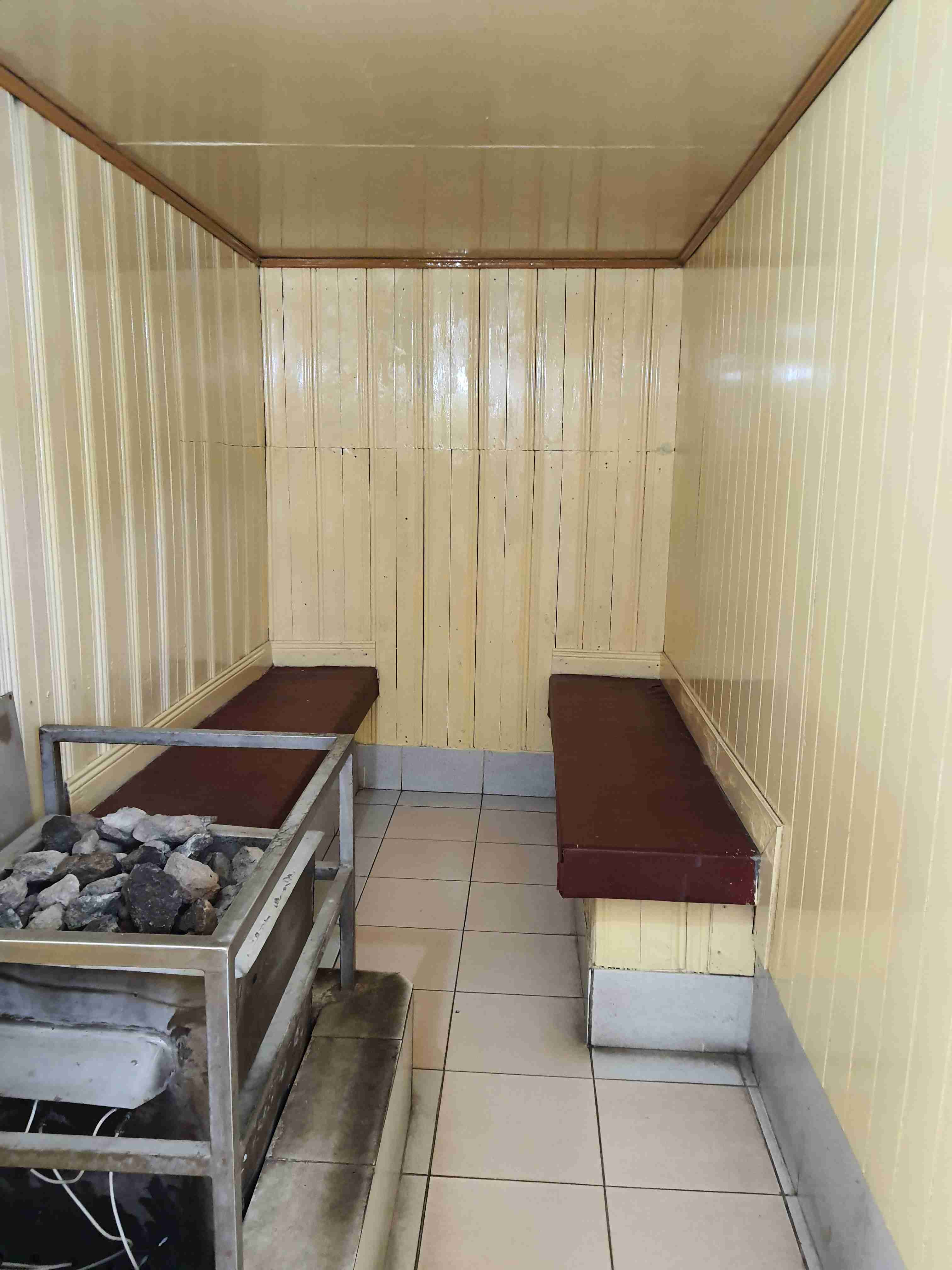 Foto ruangan sauna di Tetap Segar Fitness, fasilitas langka di gym kecil.